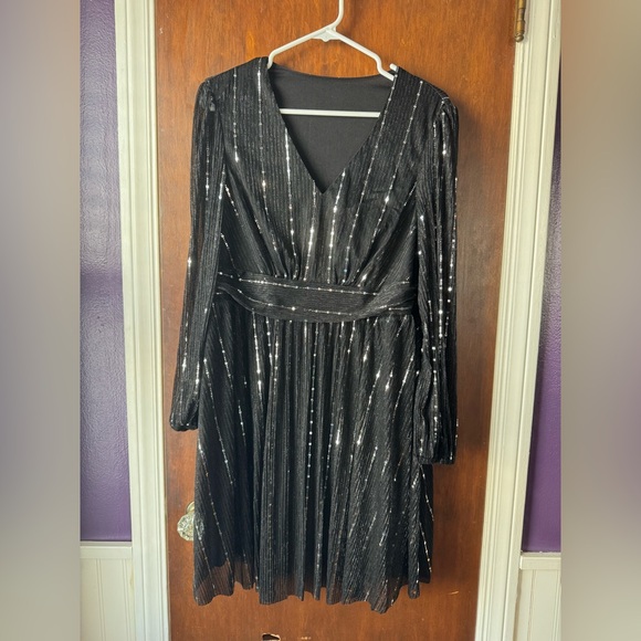 SHEIN Dresses & Skirts - SHEIN Black Sequin Long Sleeve Dress